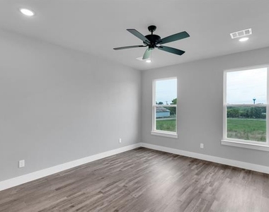 704 N Church Street - Photo Thumbnail 13