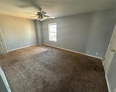 114 S Holly Street - Photo Thumbnail 5