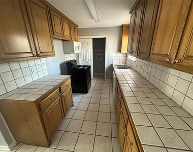 114 S Holly Street - Photo Thumbnail 2