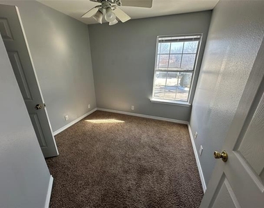 114 S Holly Street - Photo Thumbnail 3
