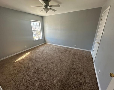 114 S Holly Street - Photo Thumbnail 4