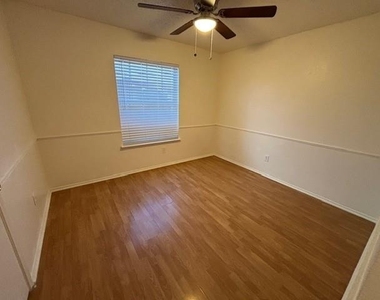 1008 Rock Springs Drive - Photo Thumbnail 25