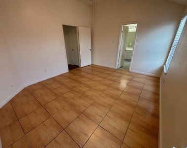 1008 Rock Springs Drive - Photo Thumbnail 20
