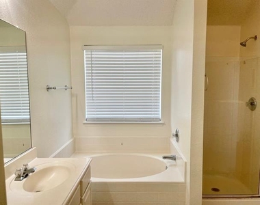 1008 Rock Springs Drive - Photo Thumbnail 22