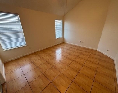1008 Rock Springs Drive - Photo Thumbnail 16