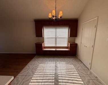 1008 Rock Springs Drive - Photo Thumbnail 15
