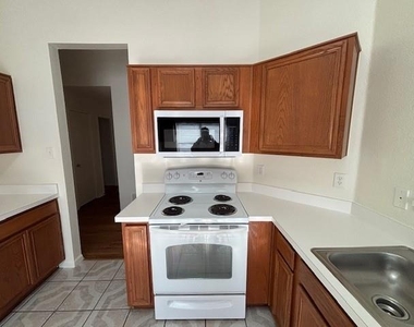 1008 Rock Springs Drive - Photo Thumbnail 9
