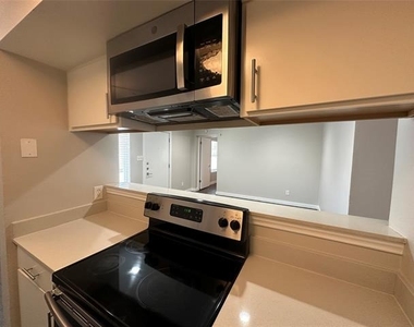 5408 Reiger Avenue - Photo Thumbnail 9