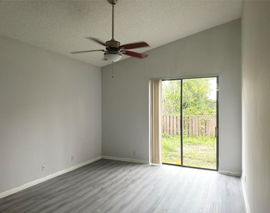 10461 Nw 12th Court - Photo Thumbnail 14