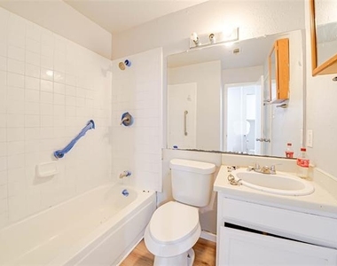 633 Carriagehouse Lane - Photo Thumbnail 7