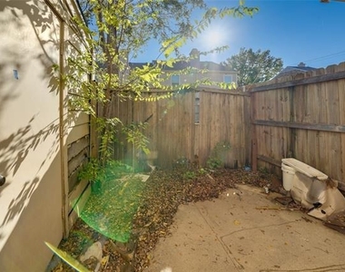 633 Carriagehouse Lane - Photo Thumbnail 12