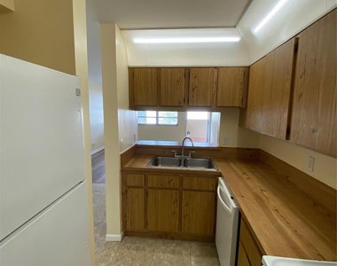 848 Twin Lakes Drive - Photo Thumbnail 2