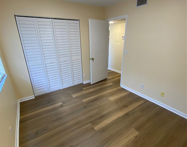 848 Twin Lakes Drive - Photo Thumbnail 9