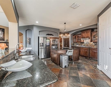 3909 Aquatic Drive - Photo Thumbnail 21