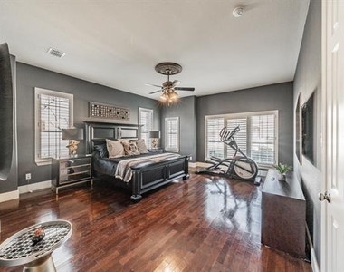 3909 Aquatic Drive - Photo Thumbnail 12