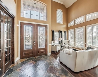 3909 Aquatic Drive - Photo Thumbnail 9