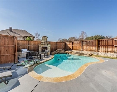 3909 Aquatic Drive - Photo Thumbnail 14