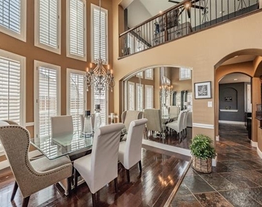 3909 Aquatic Drive - Photo Thumbnail 6