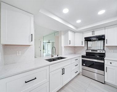 7350 Nw 18th Street - Photo Thumbnail 3