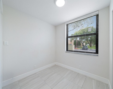 7350 Nw 18th Street - Photo Thumbnail 6