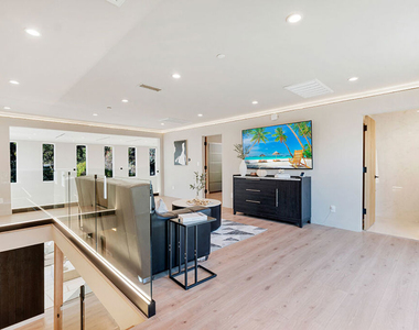 7966 Mulholland Drive - Photo Thumbnail 26