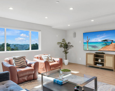 7966 Mulholland Drive - Photo Thumbnail 22