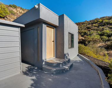 7966 Mulholland Drive - Photo Thumbnail 47