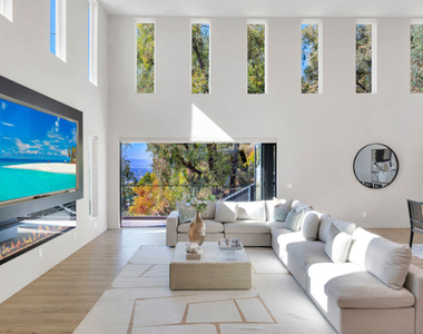 7966 Mulholland Drive - Photo Thumbnail 8