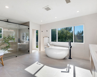 7966 Mulholland Drive - Photo Thumbnail 20