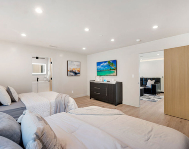 7966 Mulholland Drive - Photo Thumbnail 30