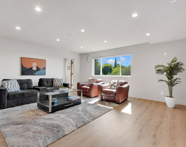 7966 Mulholland Drive - Photo Thumbnail 23