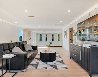 7966 Mulholland Drive - Photo Thumbnail 15