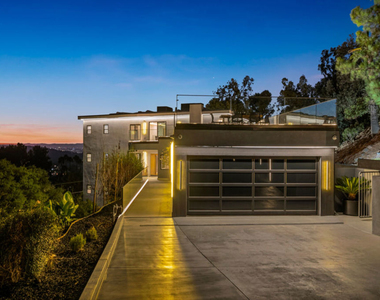 7966 Mulholland Drive - Photo Thumbnail 3