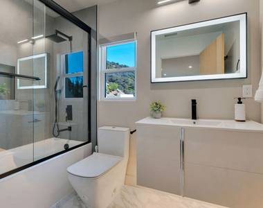 7966 Mulholland Drive - Photo Thumbnail 31