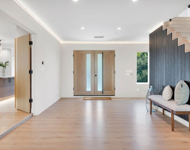7966 Mulholland Drive - Photo Thumbnail 25