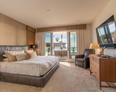 6767 Neptune Pl - Photo Thumbnail 4