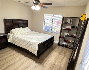 18560 Sunburst Lane - Photo Thumbnail 12