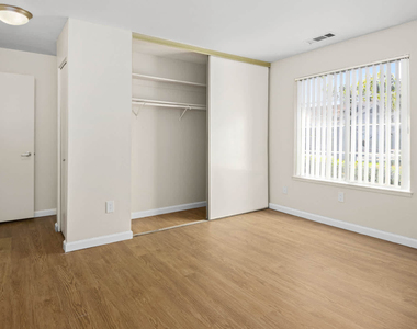 244 Rock Harbor Lane - Photo Thumbnail 24