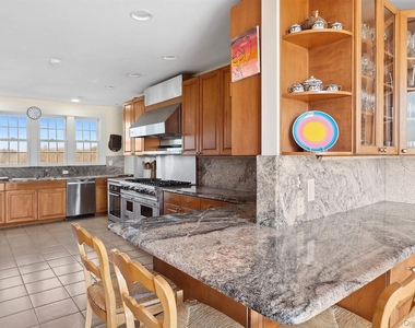 165 Lily Pond Lane - Photo Thumbnail 9