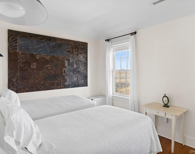 165 Lily Pond Lane - Photo Thumbnail 11