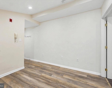 33 S 19th Street - Photo Thumbnail 2