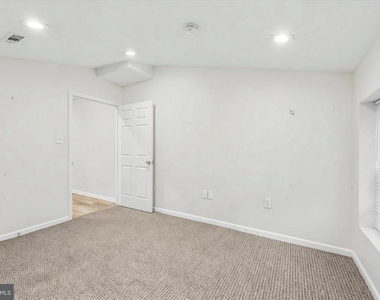 33 S 19th Street - Photo Thumbnail 5