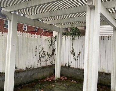 2204 Gaylord Drive - Photo Thumbnail 4