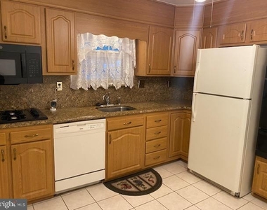 2204 Gaylord Drive - Photo Thumbnail 5