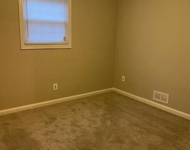 2204 Gaylord Drive - Photo Thumbnail 11