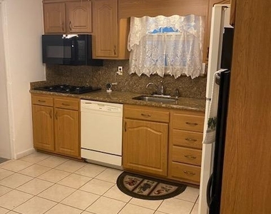 2204 Gaylord Drive - Photo Thumbnail 6