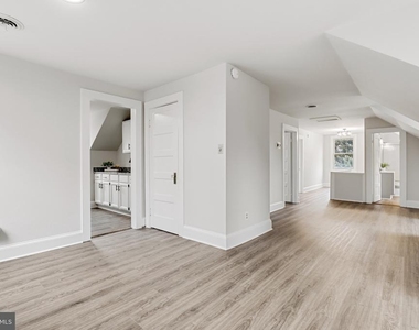 707 N Hickory Avenue - Photo Thumbnail 2