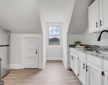 707 N Hickory Avenue - Photo Thumbnail 6