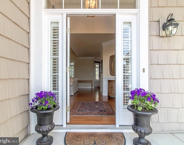 10 Wellington Place - Photo Thumbnail 5