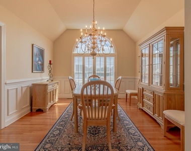 10 Wellington Place - Photo Thumbnail 4